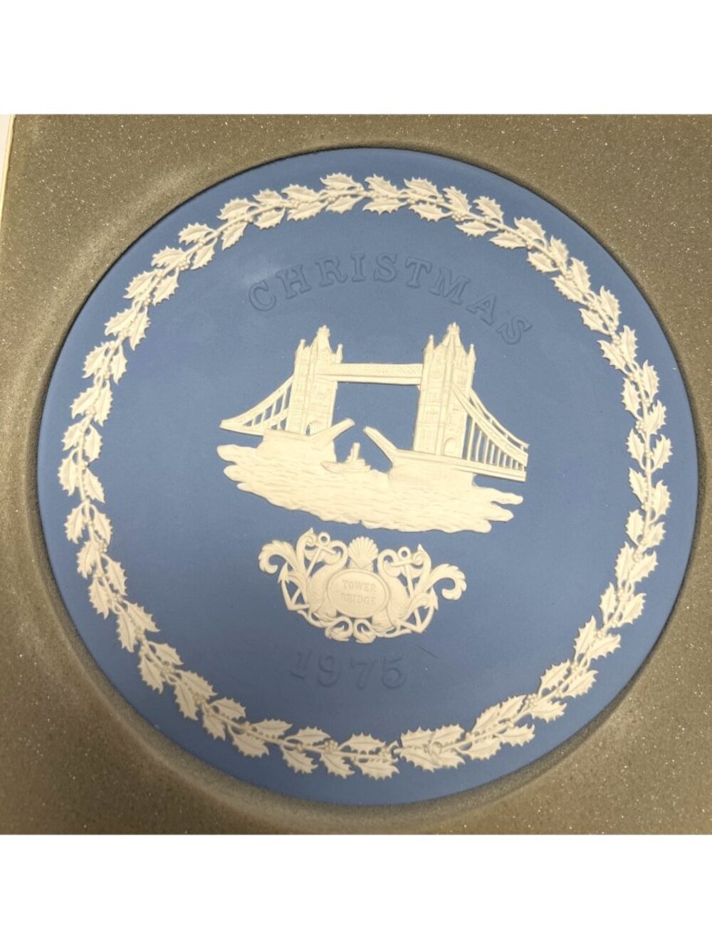 Wedgwood 1975 Christmas Tower Bridge Plate Made In England